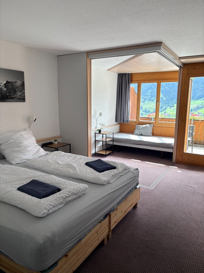 Camera a 3 letti vista Eiger, 4° piano – 1